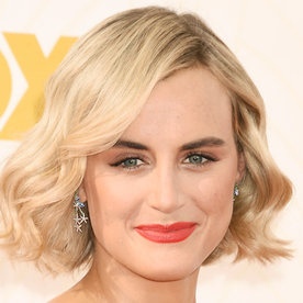 Taylor Schilling rocking the structured waves. (Photo by Jeffrey Mayer/WireImage)